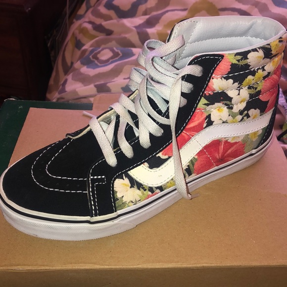 Sneakers - Picture 2 of 3